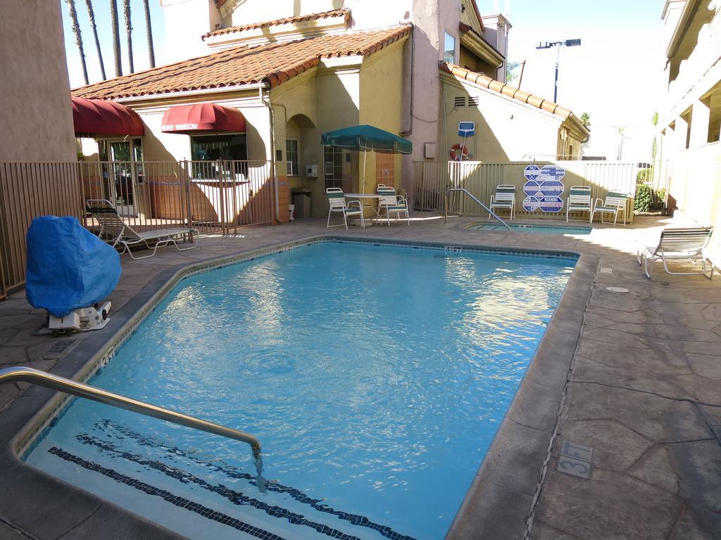 Country Hotel
