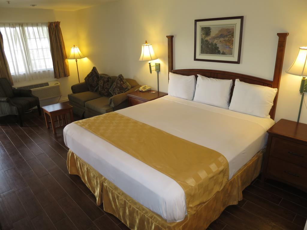 Country Hotel 3*