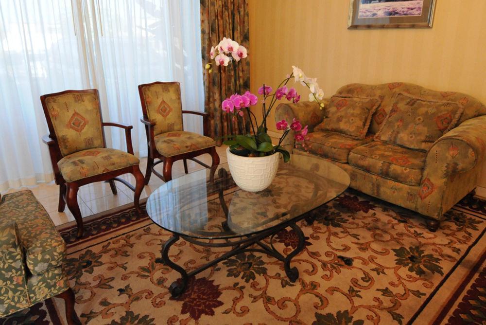 Country Hotel